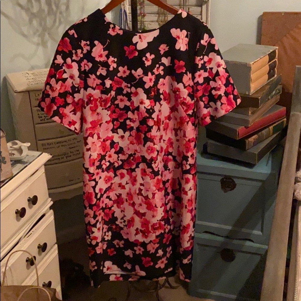 Shortsleeved flower dress